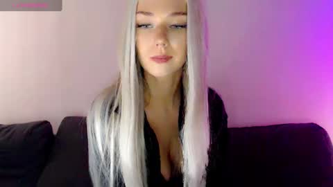 Isabella online show from March 2025 12:00:01 PM
