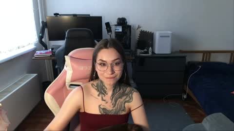 Snapshot of petal_dust_ chatting on March 2026 02:18:01 PM petal_dust_ online show from March 2026 02:18:01 PM