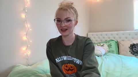 Little cupcake online show from October 2025 05:39:01 PM