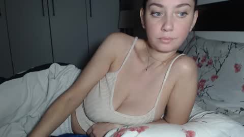 Snapshot of petite_danielle chatting on October 2025 06:17:02 PM petite_danielle online show from October 2025 06:17:02 PM
