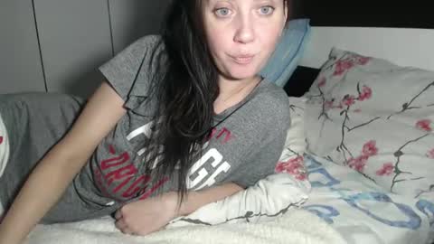 Snapshot of petite_danielle chatting on October 2025 05:10:02 AM petite_danielle online show from October 2025 05:10:02 AM