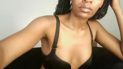 mimi online show from February 2026 03:39:01 PM