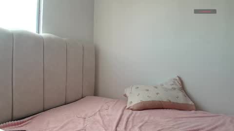 Snapshot of petite_marie_ chatting on November 2025 10:15:01 PM petite_marie_ online show from November 2025 10:15:01 PM