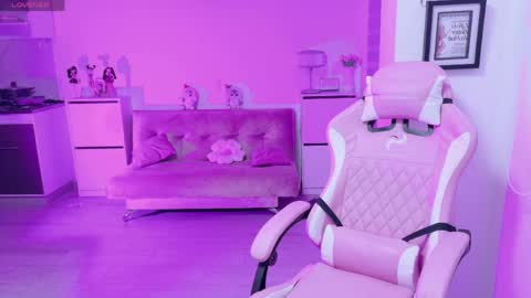 Snapshot of petite_marie_ chatting on April 2026 03:26:01 AM petite_marie_ online show from April 2026 03:26:01 AM