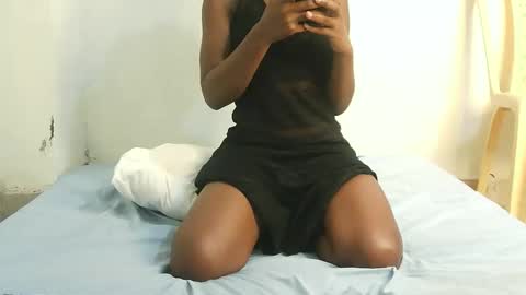 Snapshot of petite_sunshinee chatting on February 2026 11:18:01 AM Petite Sunshine online show from February 2026 11:18:01 AM