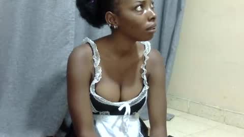 Snapshot of petite_tanya chatting on December 2024 03:20:01 AM Tanya online show from December 2024 03:20:01 AM