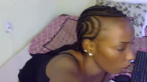 Snapshot of petite_tanya chatting on December 2024 09:35:02 AM Tanya online show from December 2024 09:35:02 AM