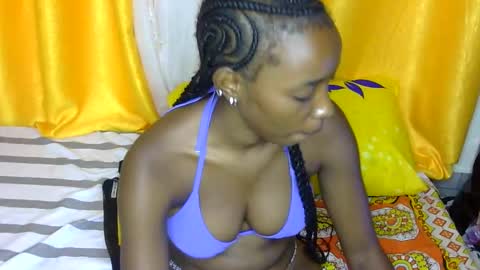 Snapshot of petite_tanya chatting on December 2024 03:27:02 AM Tanya online show from December 2024 03:27:02 AM