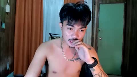 Snapshot of petiteasianx chatting on November 2025 05:01:02 PM Vrin online show from November 2025 05:01:02 PM