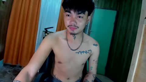 Snapshot of petiteasianx chatting on November 2025 04:09:02 PM Vrin online show from November 2025 04:09:02 PM