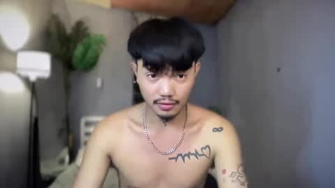 Snapshot of petiteasianx chatting on December 2025 08:37:02 PM Vrin online show from December 2025 08:37:02 PM