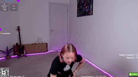 Snapshot of petitebrat chatting on January 2025 12:35:02 AM PiperAvery online show from January 2025 12:35:02 AM