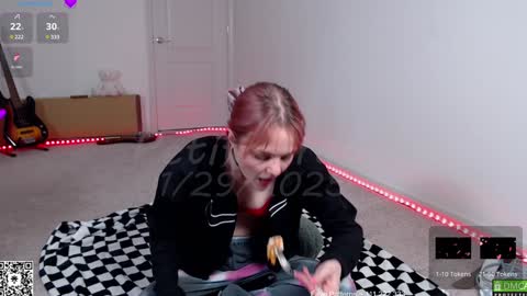 Snapshot of petitebrat chatting on January 2025 11:25:01 PM PiperAvery online show from January 2025 11:25:01 PM