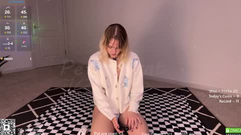 Snapshot of petitebrat chatting on November 2025 08:02:02 AM PiperAvery online show from November 2025 08:02:02 AM