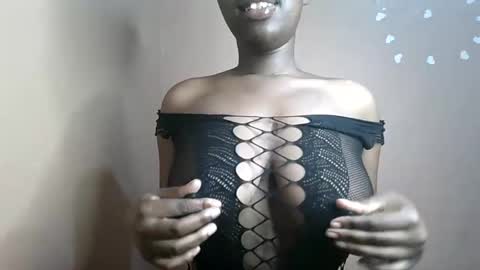 Snapshot of petitemomma76379 chatting on June 2026 05:23:01 AM sexy chocolate online show from June 2026 05:23:01 AM