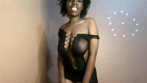 Snapshot of petitemomma76379 chatting on June 2026 05:16:02 AM sexy chocolate online show from June 2026 05:16:02 AM