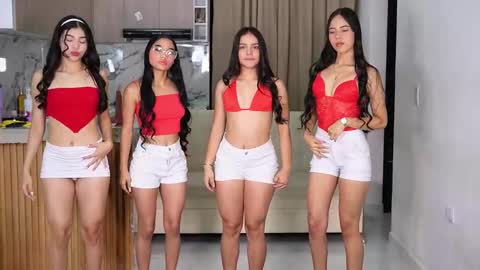 Sara Emma and Nahomy online show from October 2025 01:56:02 PM