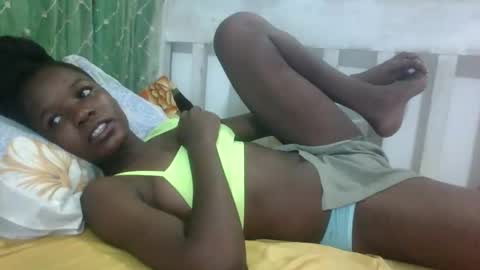 petitesweetchiq online show from October 2025 10:05:01 PM