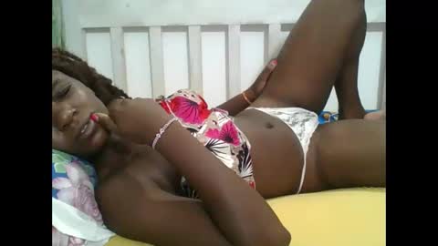 petitesweetchiq online show from March 2026 08:05:01 PM