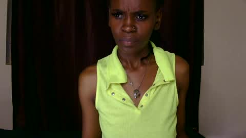 Snapshot of petitevixenn chatting on July 2026 11:40:01 PM petitevixenn online show from July 2026 11:40:01 PM