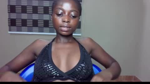 Snapshot of petitexxebony chatting on June 2026 01:28:02 AM petitexxebony online show from June 2026 01:28:02 AM