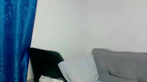 Snapshot of pettite_babe chatting on November 2025 02:06:01 PM Arielle online show from November 2025 02:06:01 PM