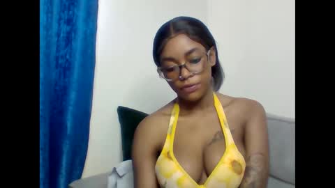 Snapshot of pettite_babe chatting on January 2026 12:42:01 PM Arielle online show from January 2026 12:42:01 PM