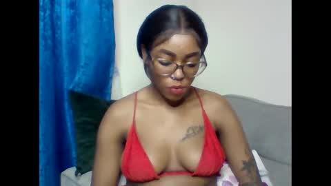 Snapshot of pettite_babe chatting on January 2026 01:19:01 AM Arielle online show from January 2026 01:19:01 AM