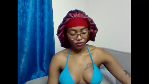 Snapshot of pettite_babe chatting on February 2026 02:50:02 AM Arielle online show from February 2026 02:50:02 AM