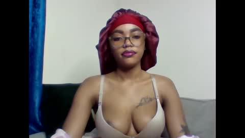 Snapshot of pettite_babe chatting on March 2026 03:12:02 AM Arielle online show from March 2026 03:12:02 AM