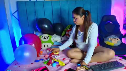 Phamela Holter online show from October 2025 08:58:01 PM