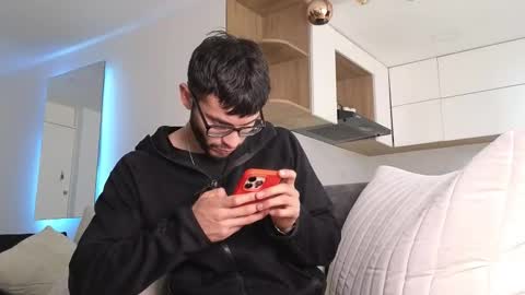 phantom_bigger1 online show from December 2025 01:53:01 PM