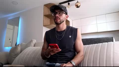 phantom_bigger1 online show from December 2025 05:20:02 PM