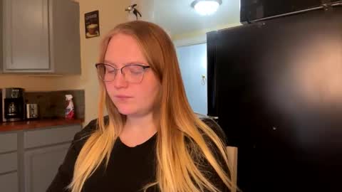 Snapshot of phatassblond chatting on February 2025 05:31:01 PM PhatAssBlond online show from February 2025 05:31:01 PM