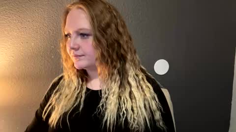 Snapshot of phatassblond chatting on February 2025 09:00:01 PM PhatAssBlond online show from February 2025 09:00:01 PM