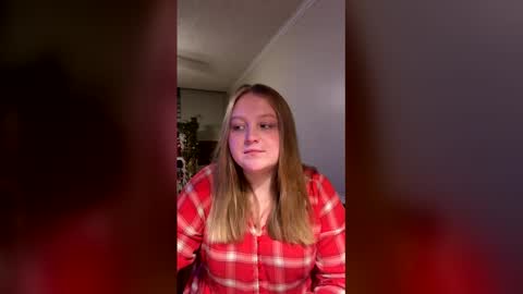 Snapshot of phatassblond chatting on December 2025 11:21:01 PM PhatAssBlond online show from December 2025 11:21:01 PM