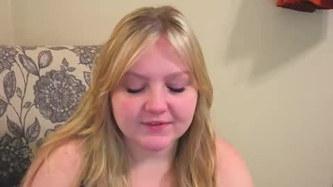 Snapshot of phatassblond chatting on April 2026 08:36:02 PM PhatAssBlond online show from April 2026 08:36:02 PM
