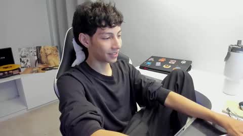 Phil.   INDEPENDENT MODEL online show from March 2025 07:38:02 AM