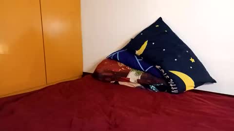 Online at weekends Friday to Sunday online show from February 2025 08:53:02 PM