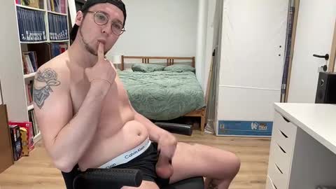 Philoud online show from May 2026 07:54:02 PM