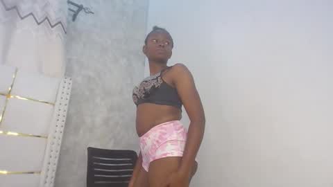 Snapshot of phoebe015 chatting on February 2026 06:22:01 AM phoebe online show from February 2026 06:22:01 AM