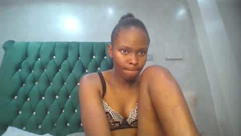 Snapshot of phoebe015 chatting on February 2026 07:21:02 PM phoebe online show from February 2026 07:21:02 PM