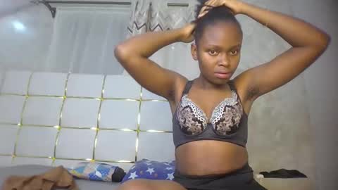 Snapshot of phoebe015 chatting on February 2026 07:01:01 PM phoebe online show from February 2026 07:01:01 PM