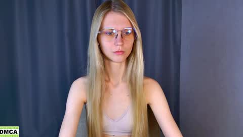 Snapshot of phoebepa chatting on April 2026 11:59:01 AM phoebepa online show from April 2026 11:59:01 AM