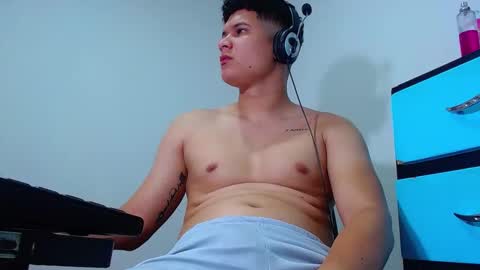 AdnierGnz online show from February 2025 05:48:02 PM