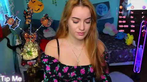 Snapshot of phoenixlunar chatting on October 2025 06:36:01 AM Selena online show from October 2025 06:36:01 AM