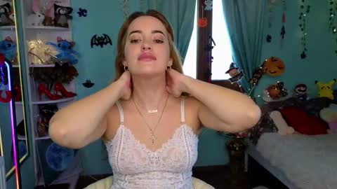 Snapshot of phoenixlunar chatting on October 2025 07:18:01 AM Selena online show from October 2025 07:18:01 AM