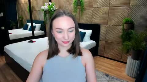 Emelie online show from October 2025 10:13:02 AM