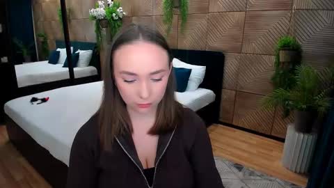 Emelie online show from October 2025 10:16:02 AM