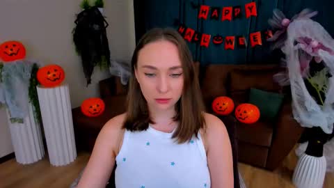 Emelie online show from October 2025 04:11:01 PM